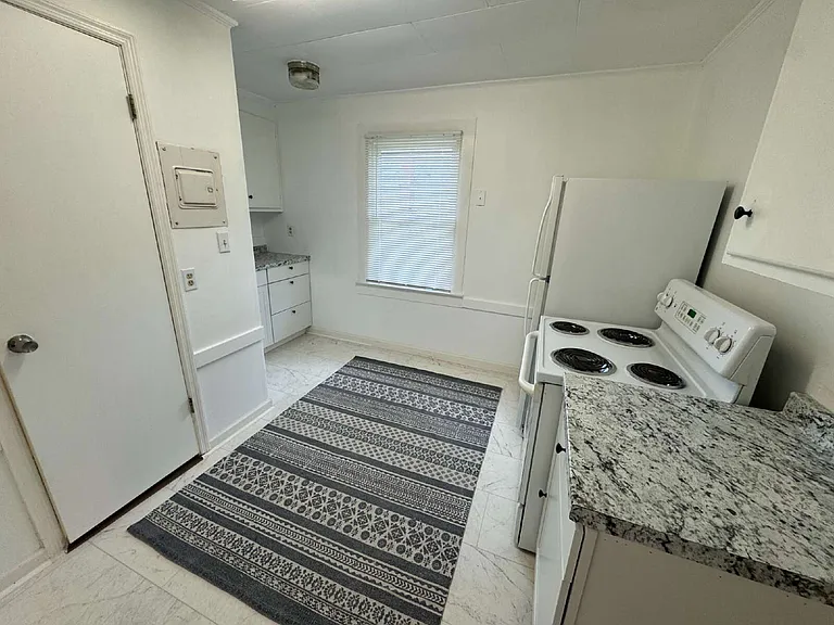 512 Johnson St #B — Photo 4