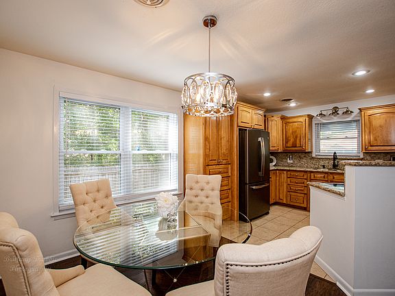 4th image of 1132 Pinecrest Dr