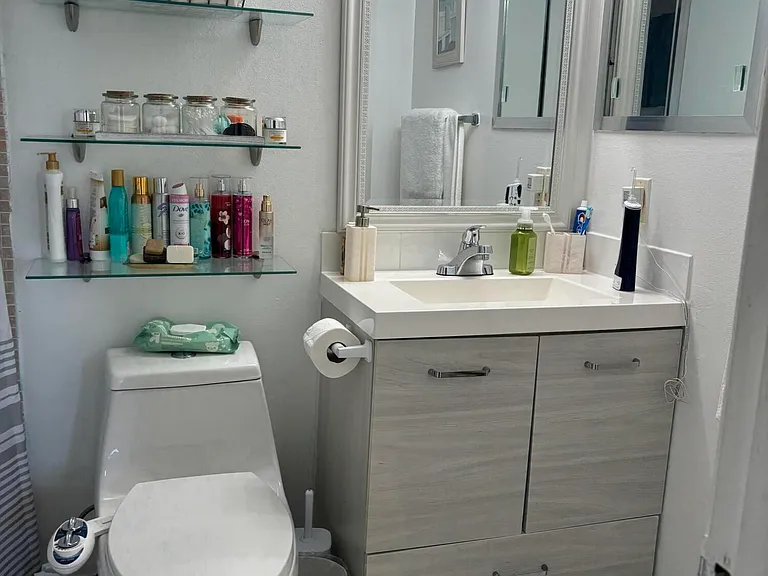 172 Camden E — Photo 8