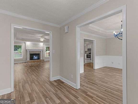 4th image of 517 Hamlin Rd
