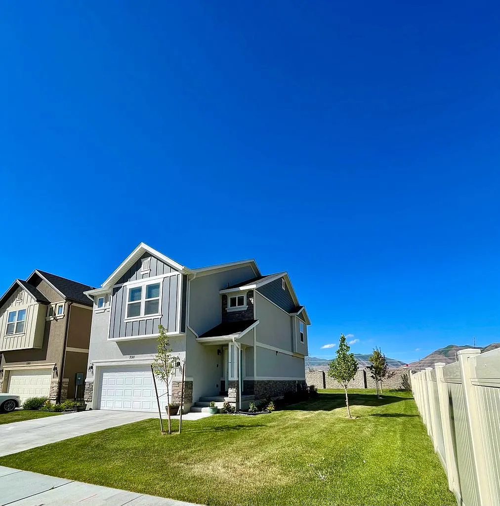 5 bed, 3.5 bath, 2356 sqft, $2,500 — Photo 1