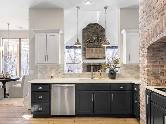 3rd image of 123 Lakeview Trl