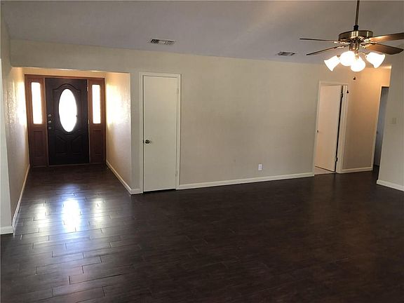 3rd image of 115 Lakeside Ln