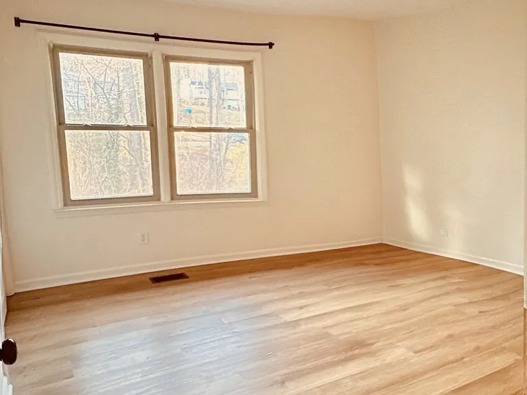 15 Mayfair Pl — Photo 16
