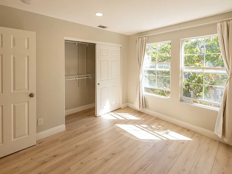 3568 Madison Cmn — Photo 10