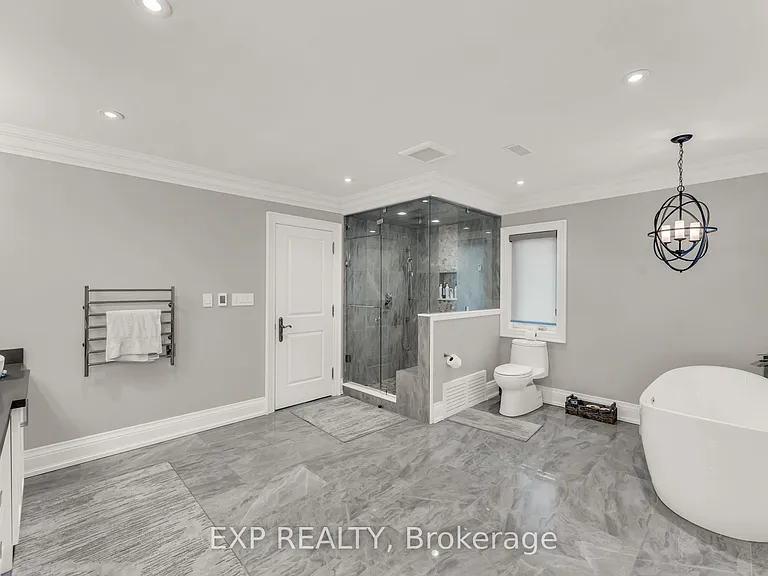 606 Lakeshore Rd W — Photo 29