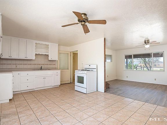 5th image of 1743 Carlson Ct