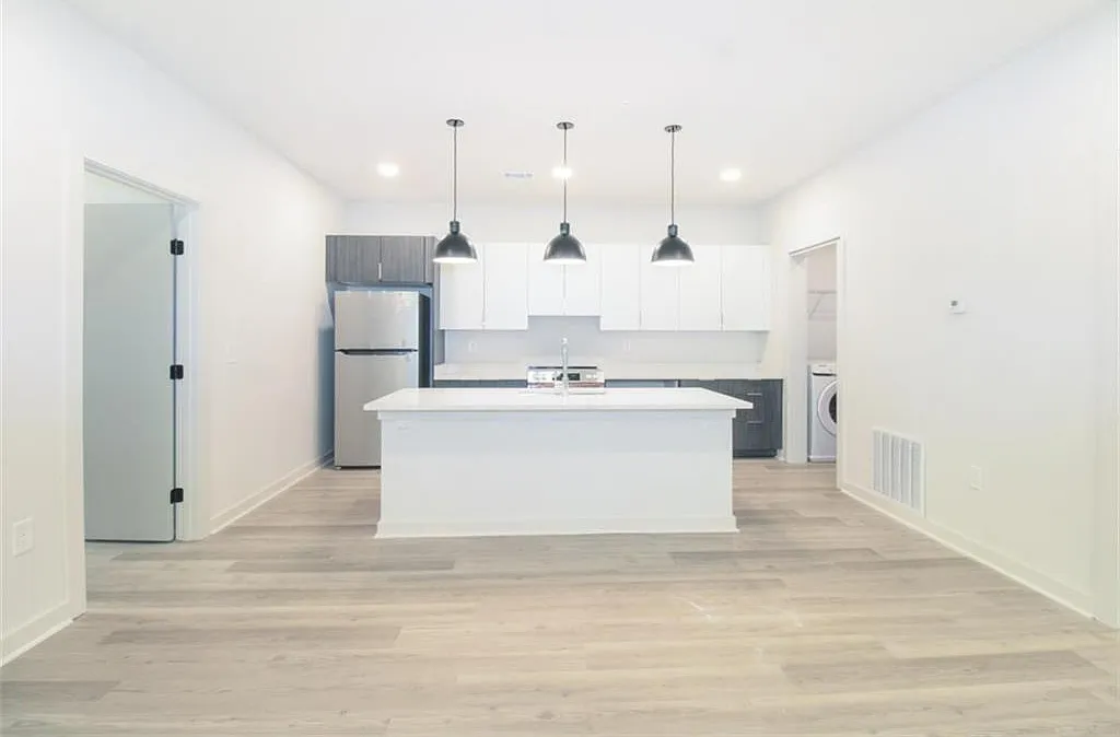 2 bed, 2.0 bath, 1250 sqft, $2,500 — Photo 3