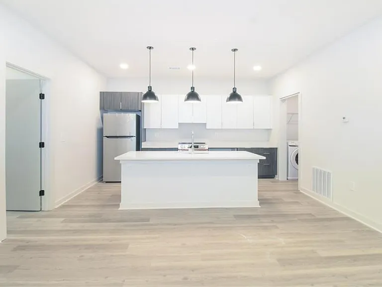 260 Martha Dr — Photo 3