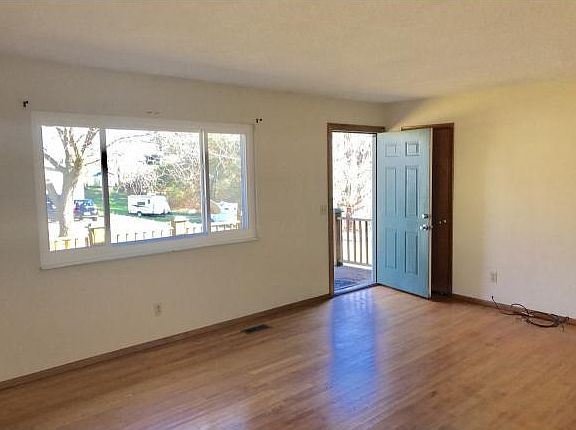 3rd image of 149 Lake Dr