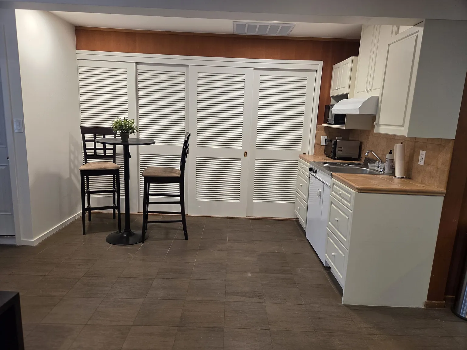 2 bed, 880 sqft, $3,000 — Photo 3