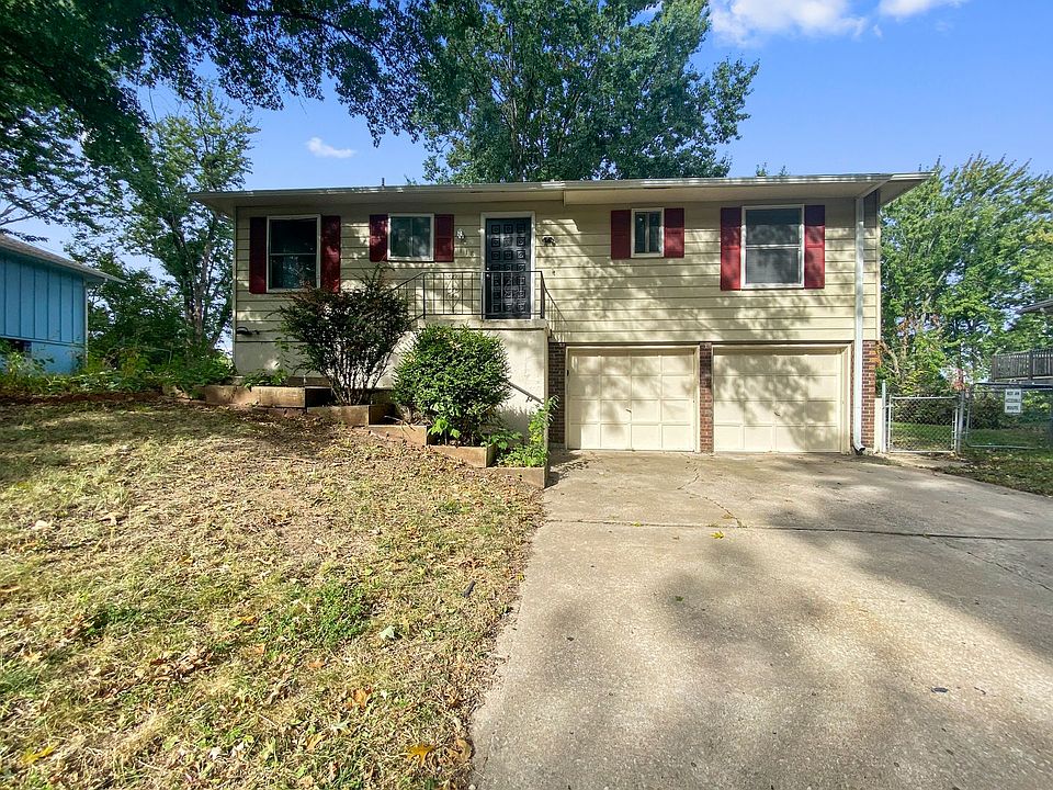 1st image of 118 SE Flagstone Dr