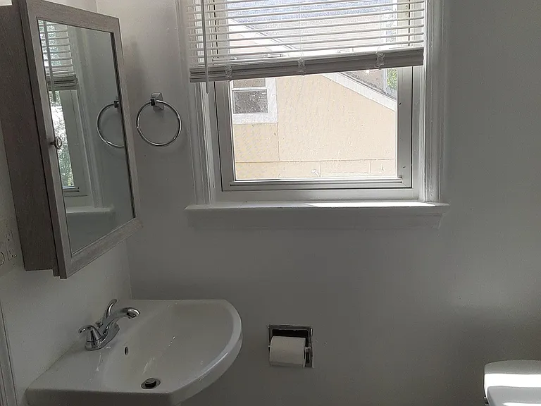 118 E Lee St — Photo 7