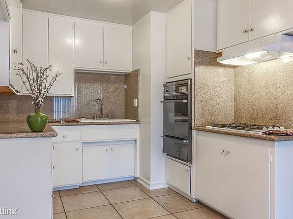 010-Kitchen-712222-mls