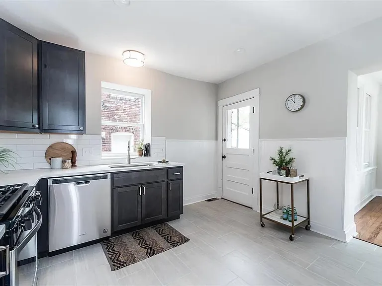 3922 McDonald Ave — Photo 6