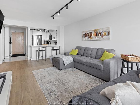 4th image of 515 Riverside Dr W #1203