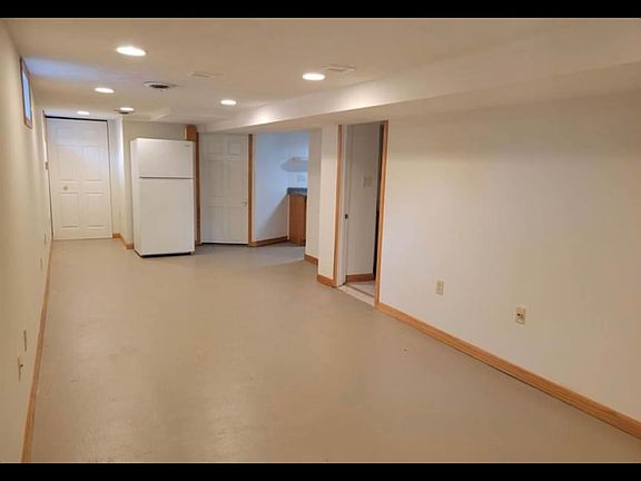 2nd image of 912 Jefferson St #Basement