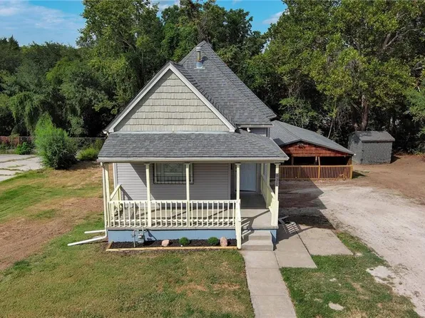830 Splitlog Ave, Kansas City, KS 66101