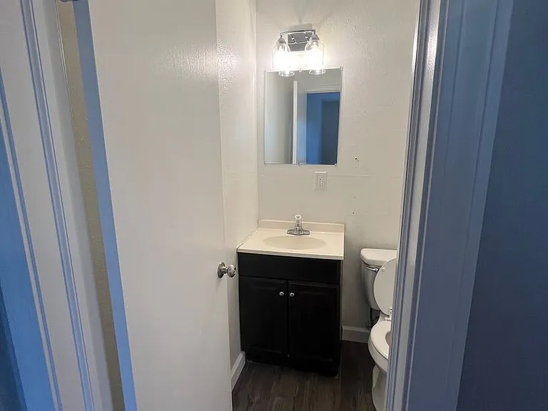 Crossroads Villa Apartments — Photo 59
