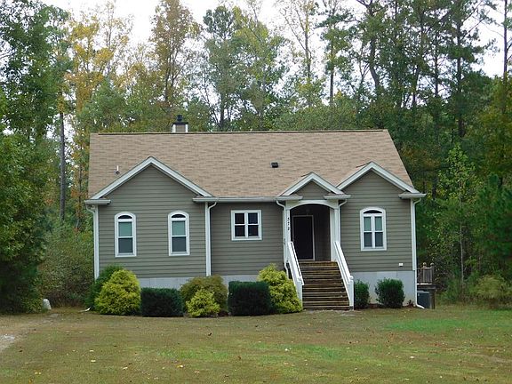 4th image of 372 Country Club Dr