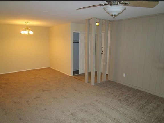 Dining room/living room 