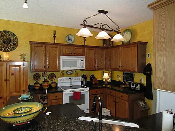 3rd image of 10270 Lakeland Dr