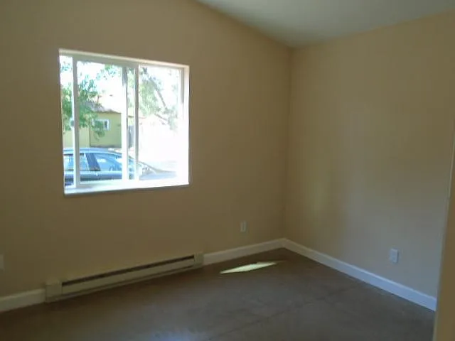 310 E Chester St — Photo 5