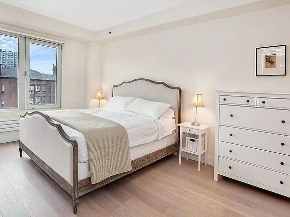 5th image of 1050 Jackson Ave APT 7B