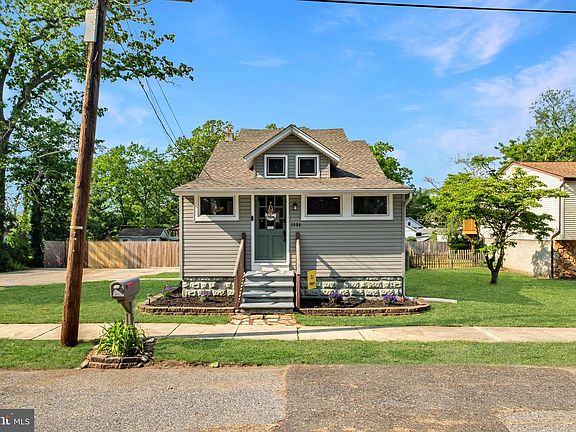 4th image of 1856 Bellevue Ave