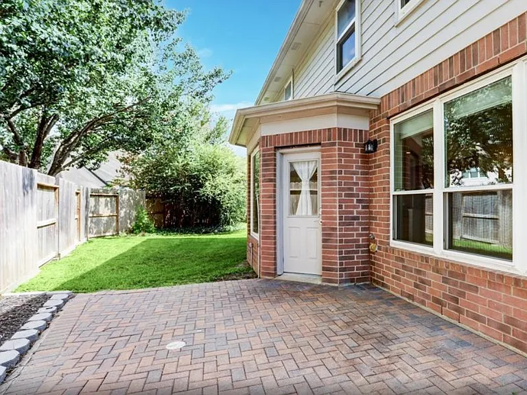 1427 Roundleaf Ct — Photo 14