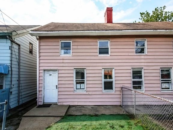 4th image of 107-109 W Railroad Ave