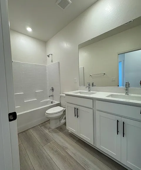 Dual sinks in Secondary Bath