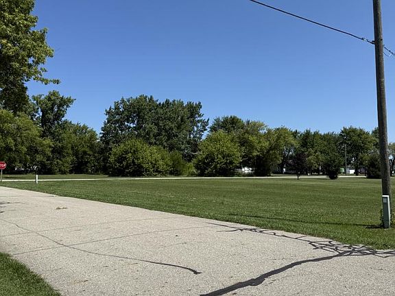 4th image of 6th St