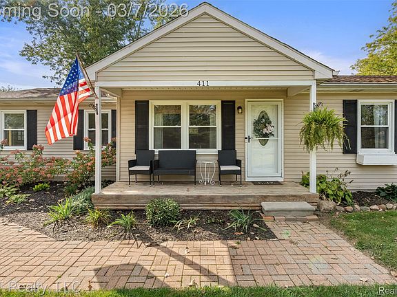 3rd image of 411 Fowlerville Rd