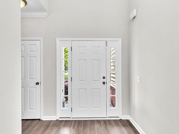5th image of 185 Oak Ridge Cir