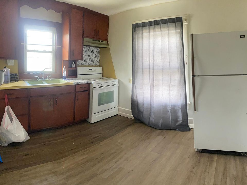 2nd image of 2117 Maple Ave NE #2
