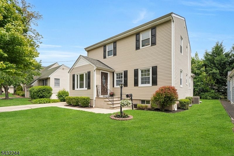1st image of 15 Oak Pl