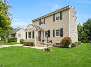 15 Oak Pl, Hawthorne, NJ 07506