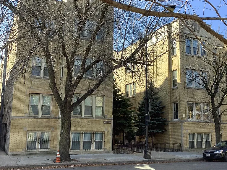 4823-29 W Addison — Photo 2
