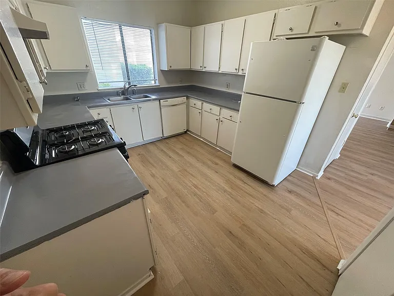 11041 Albury Dr — Photo 3