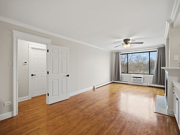 4th image of 6060 N Ridge Ave APT 4E