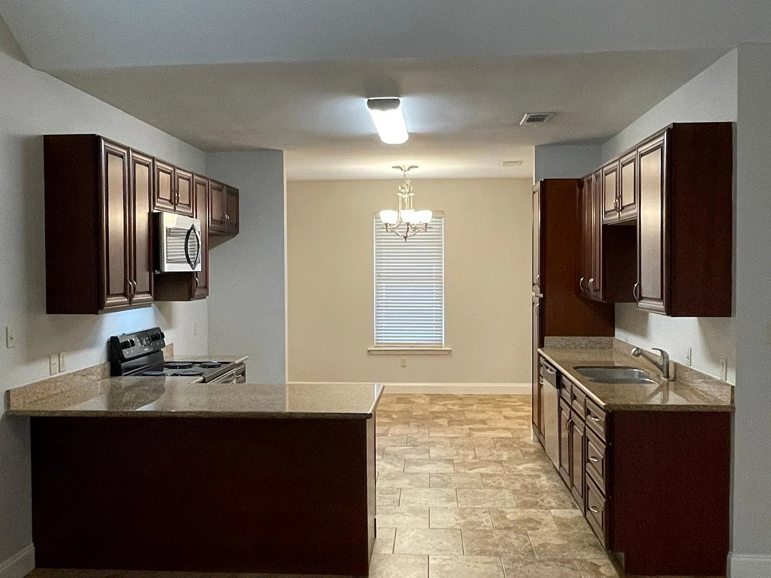 3 bed, 1500 sqft, $2,100 — Photo 4