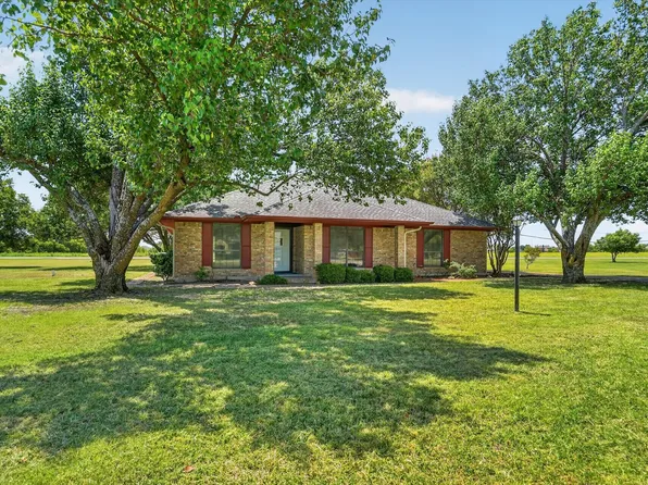104 Royal Park Ln, Waxahachie, TX 75165