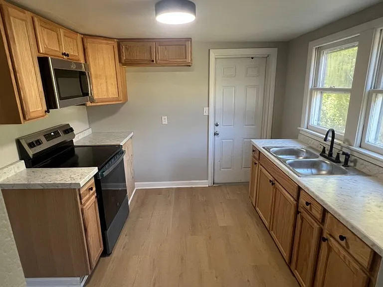 2608 Holleman St — Photo 2