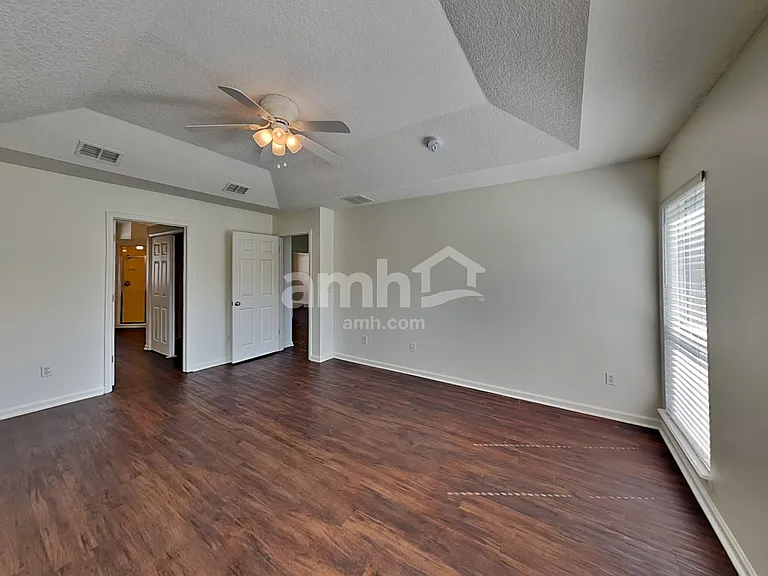 341 Diana Ct — Photo 12