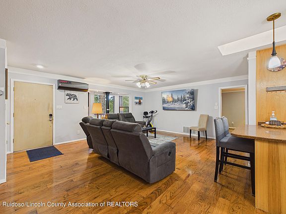 3rd image of 335 Country Club Dr