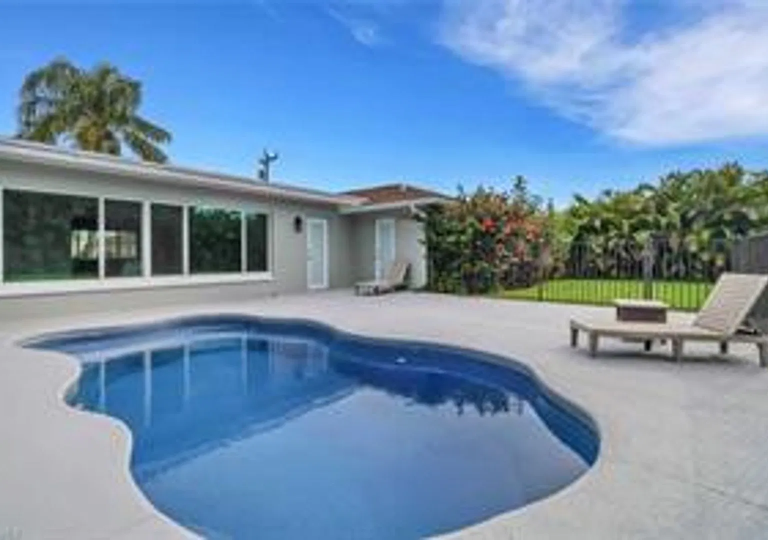 Elegant 3-Bedroom Pool Home in the Prestigious 8 Lakes Area of SW Cape Coral! — Photo 3
