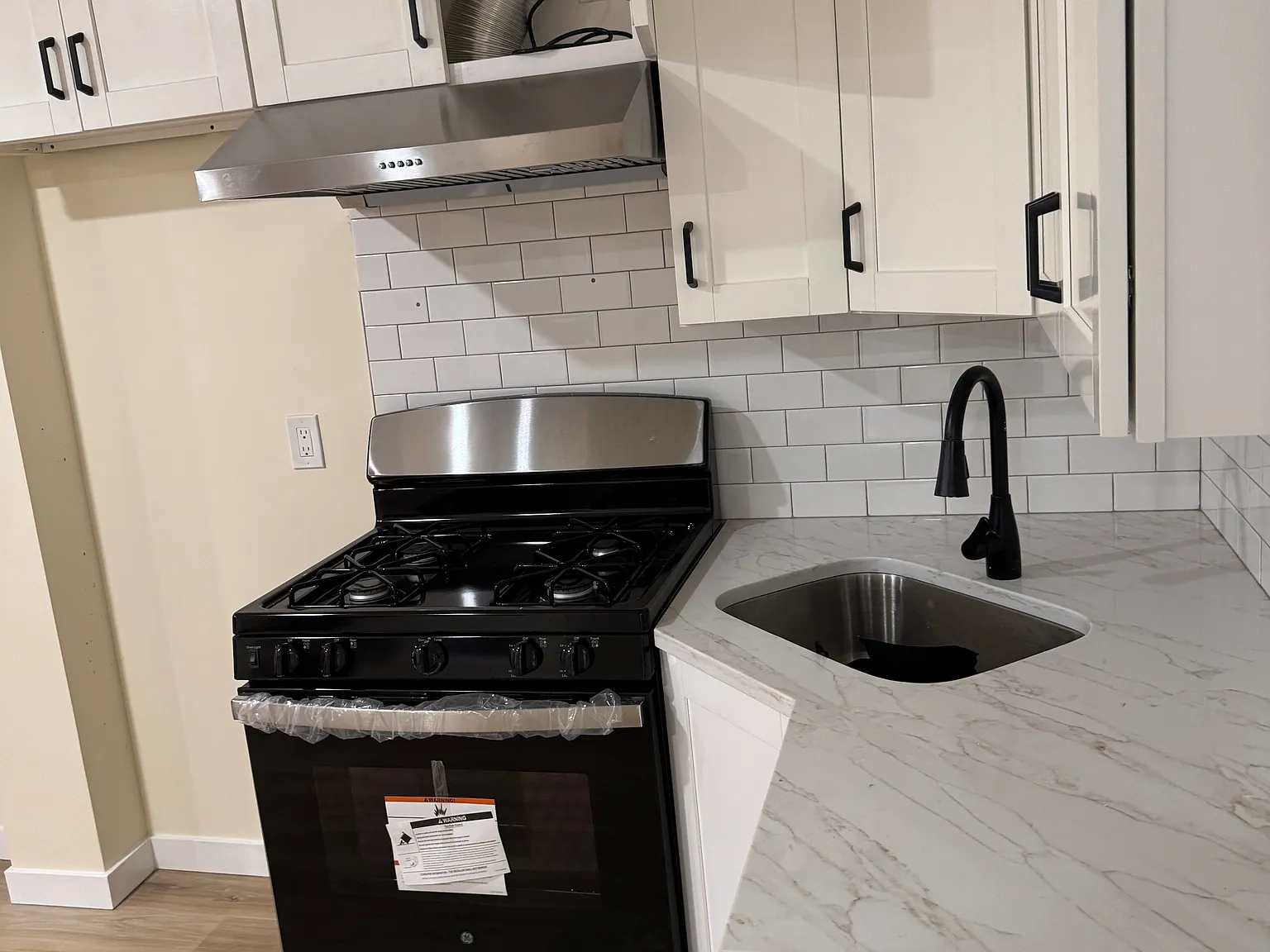 2 bed, $2,300 — Photo 1
