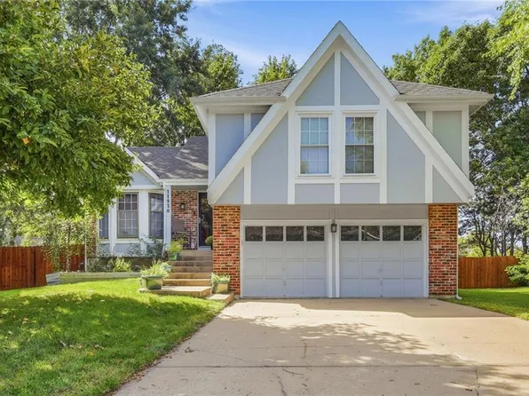 11930 S Hallet St, Olathe, KS 66062