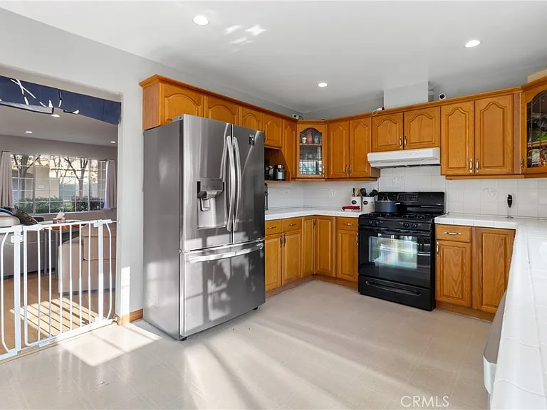 19124 Hamlin St #5 — Photo 8